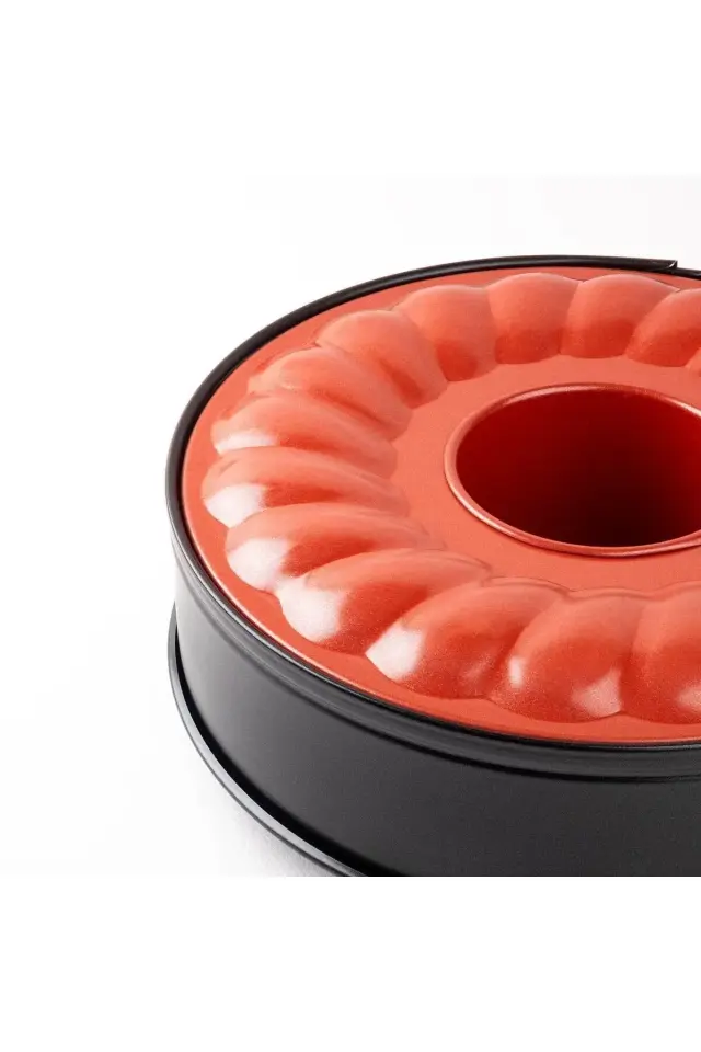 006-01-KIRMIZI TABANLI KELEPÇELİ TÜPLÜ KEK KALIBI 26CM