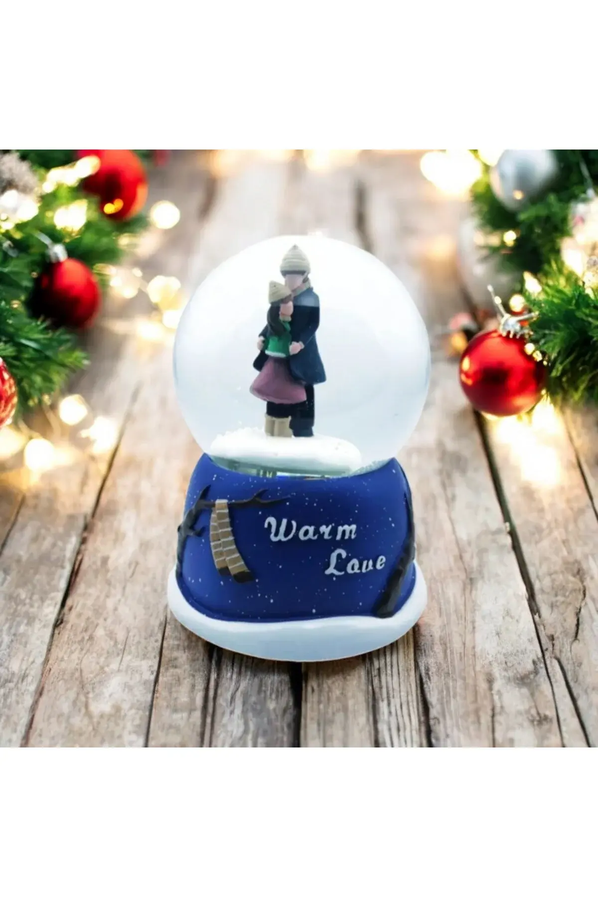 Warm Love Birbirine Sarılan Çift Ve Müzik Kutusu Kar Tanesi Püskürtmeli